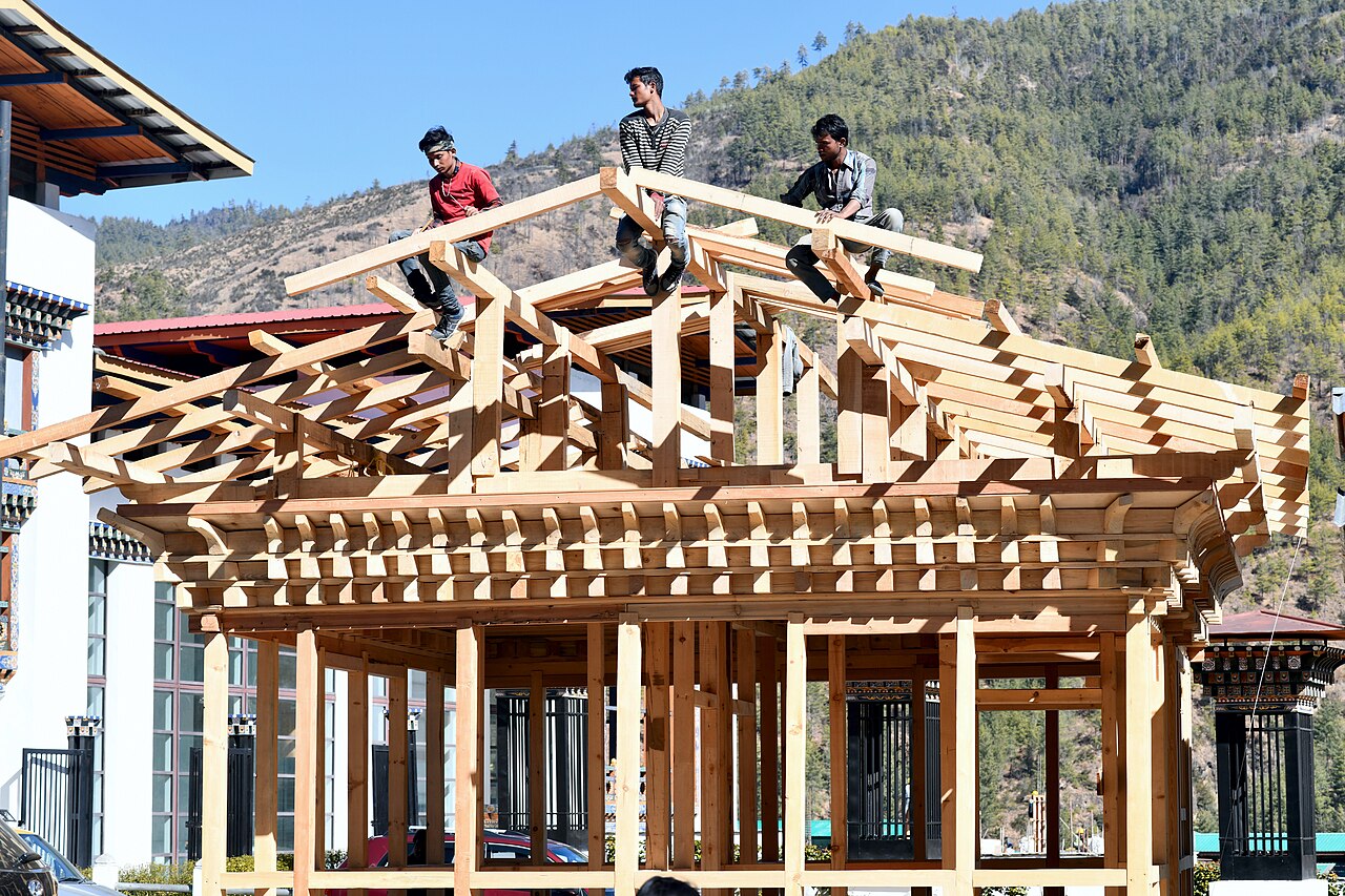Holzbau und Zimmererarbeiten – Praxisratgeber für Beschaffung und Projektsteuerung